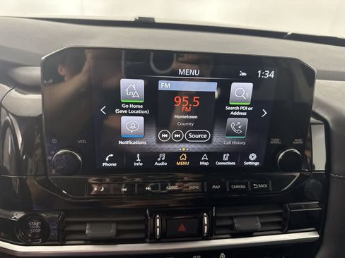 Used 2025 Nissan Pathfinder SL FWD image 6