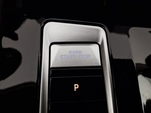 Used 2024 Volkswagen Atlas SE AWD/4WD image 17