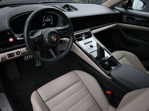 Used 2025 Porsche Panamera 4S image 4