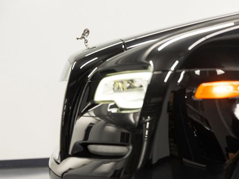 Used 2017 Rolls-Royce Dawn RWD image 18