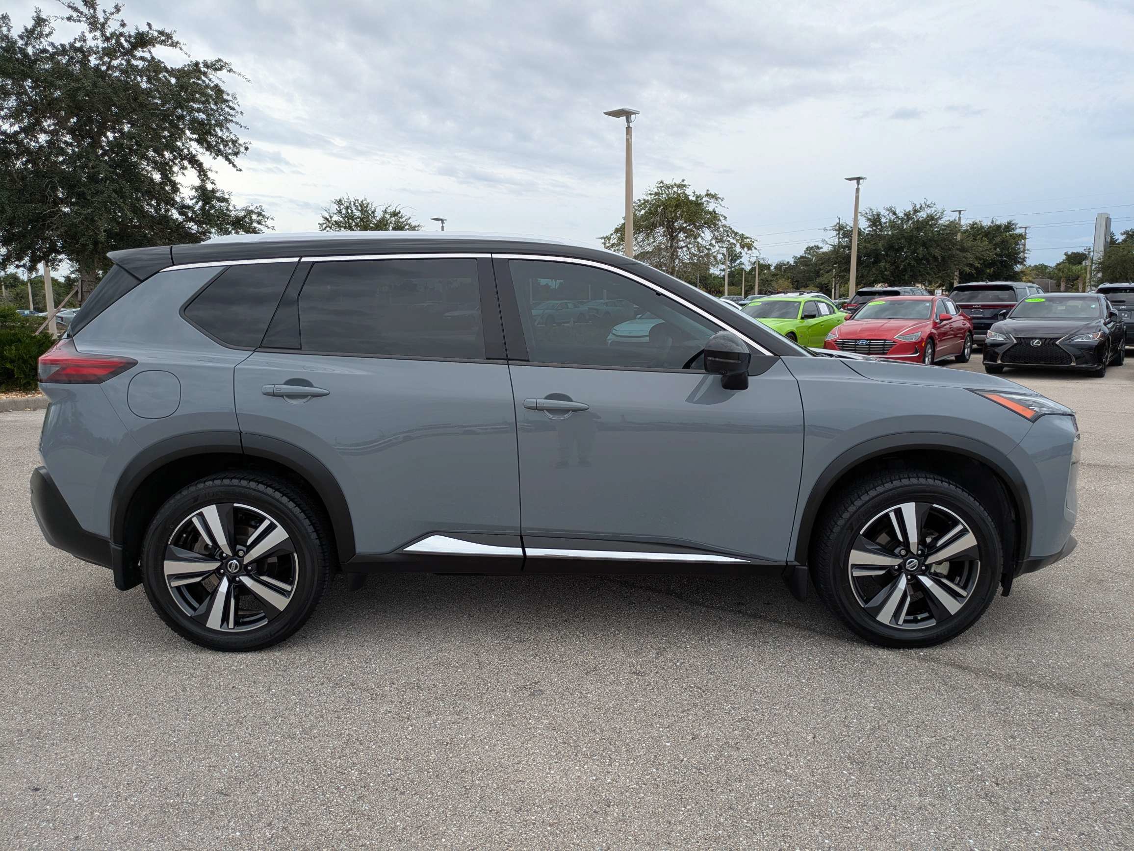 Used 2021 Nissan Rogue SL w/ Premium Package FWD image 3