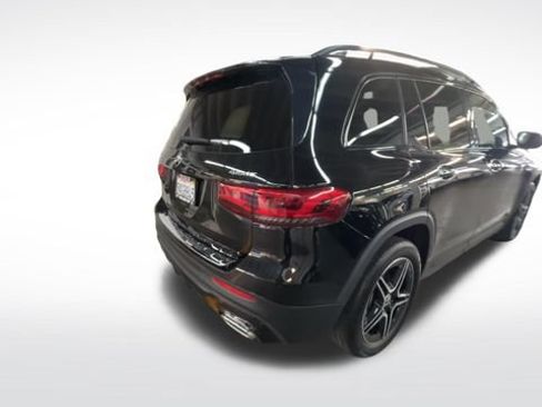 Used 2022 Mercedes-Benz GLB 250 4MATIC image 8