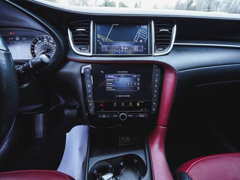 Used 2023 INFINITI QX50 Sport image 17