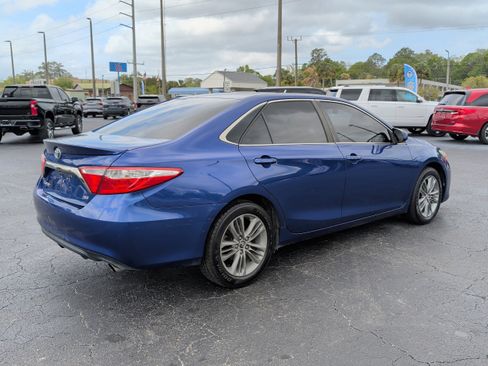 Used 2015 Toyota Camry SE image 3