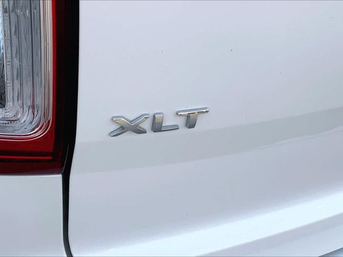 Used 2015 Ford Explorer XLT w/ Equipment Group 202B FWD image 10