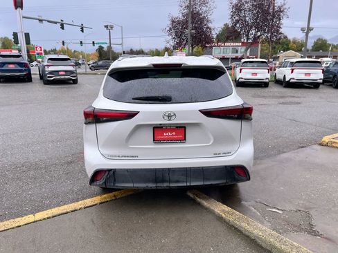 Used 2024 Toyota Highlander XLE image 27