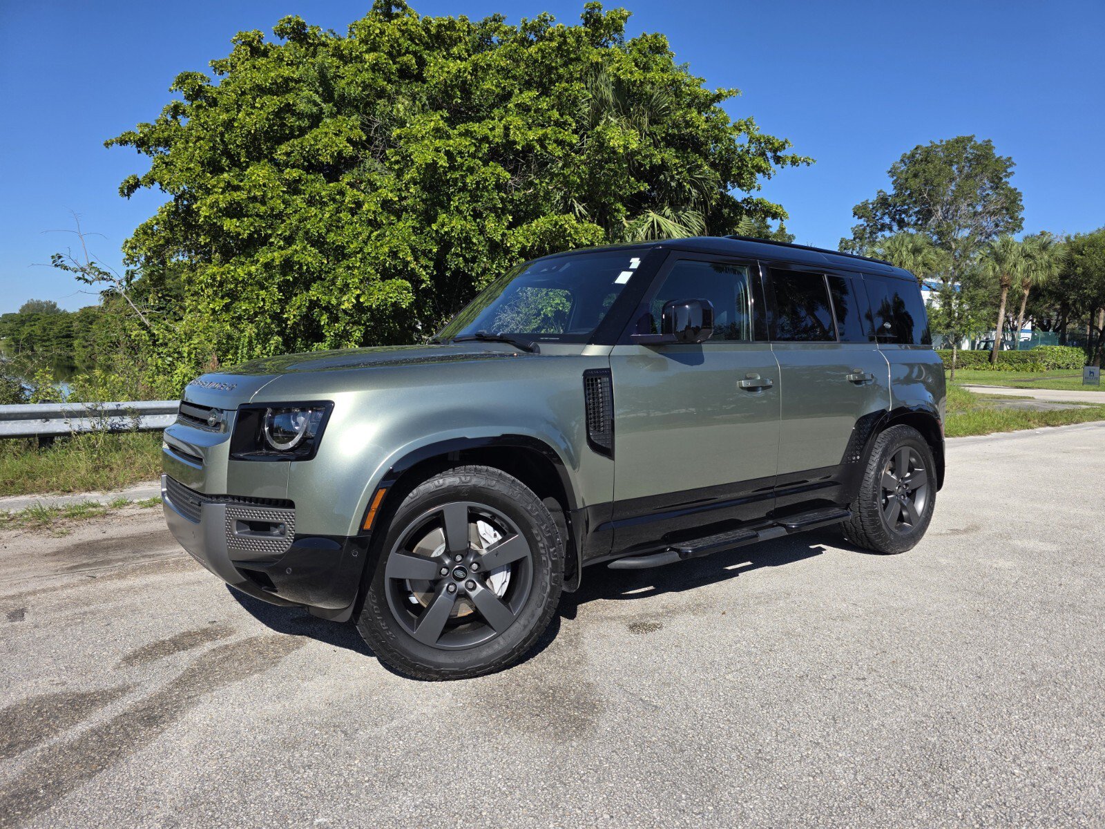 Certified 2022 Land Rover Defender 110 X-Dynamic HSE AWD/4WD image 1