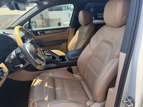 Used 2020 Porsche Cayenne AWD/4WD image 15