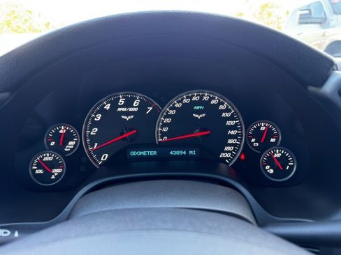 Used 2006 Chevrolet Corvette Coupe w/ Performance Package image 31