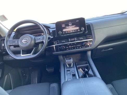Used 2024 Nissan Pathfinder SV FWD image 17