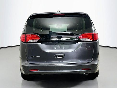 Used 2023 Chrysler Voyager LX FWD image 6