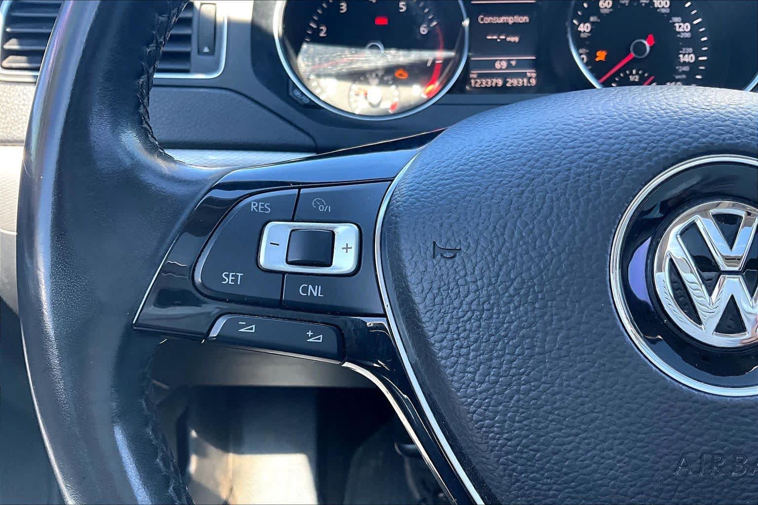 Used 2017 Volkswagen Jetta SE FWD image 24