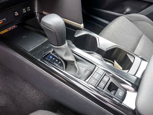 Used 2025 Toyota Camry LE FWD image 18