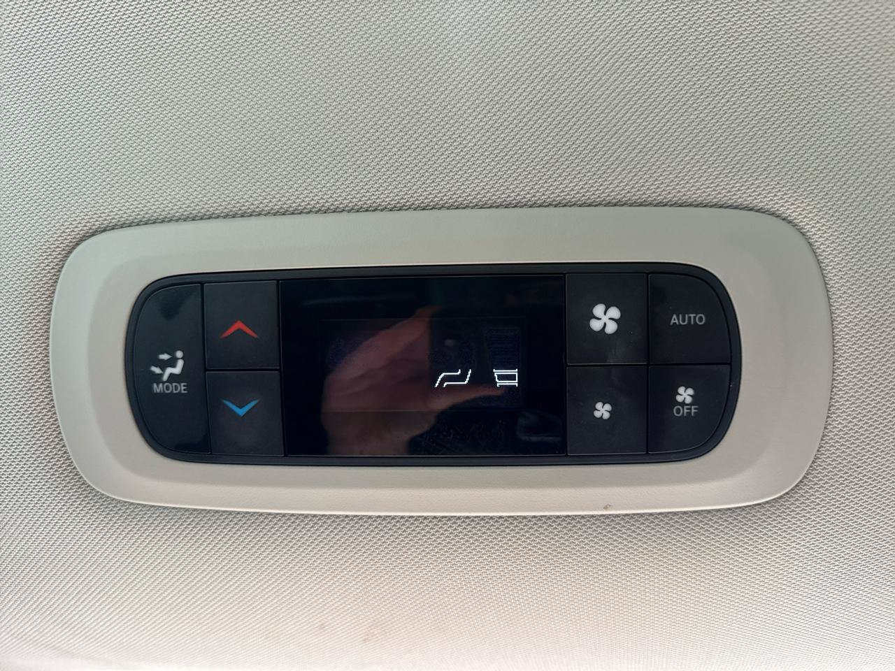 Used 2024 Chrysler Pacifica Touring-L FWD image 24