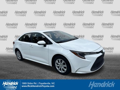 Used 2022 Toyota Corolla LE FWD image 1
