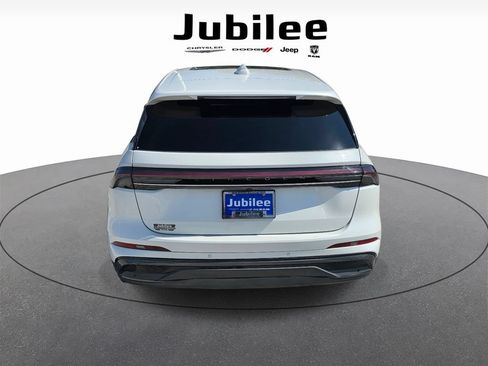 Used 2024 Lincoln Nautilus Premier w/ Equipment Group 102A AWD/4WD image 3