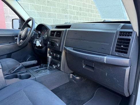 Used 2011 Jeep Liberty Sport image 19