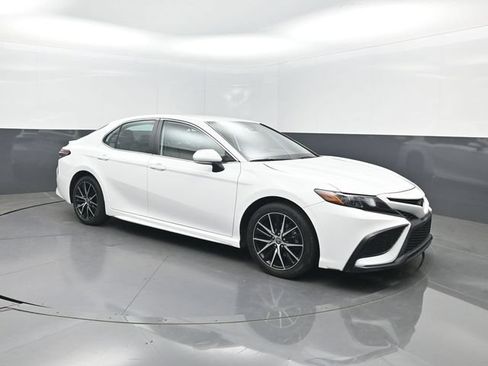 Used 2022 Toyota Camry SE FWD image 37
