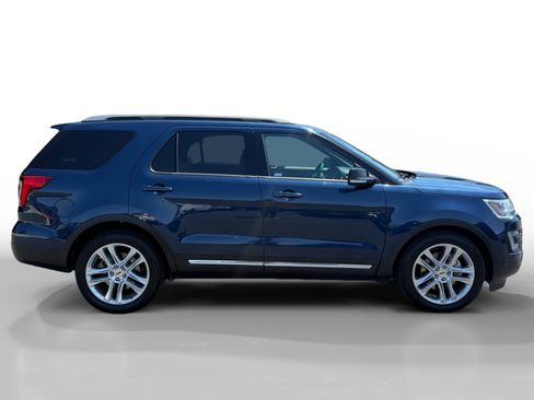 Used 2016 Ford Explorer XLT w/ Equipment Group 202A FWD image 6