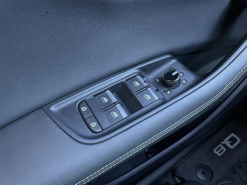 Used 2023 Audi Q8 Prestige image 12