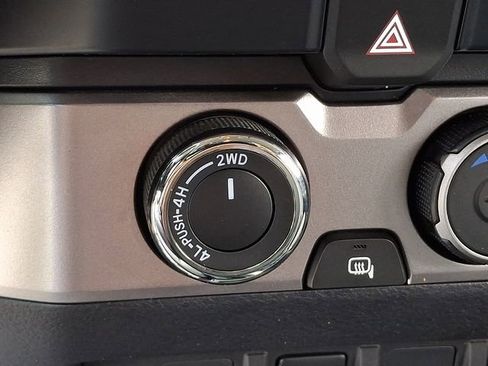 Used 2021 Toyota Tacoma SR5 AWD/4WD image 22