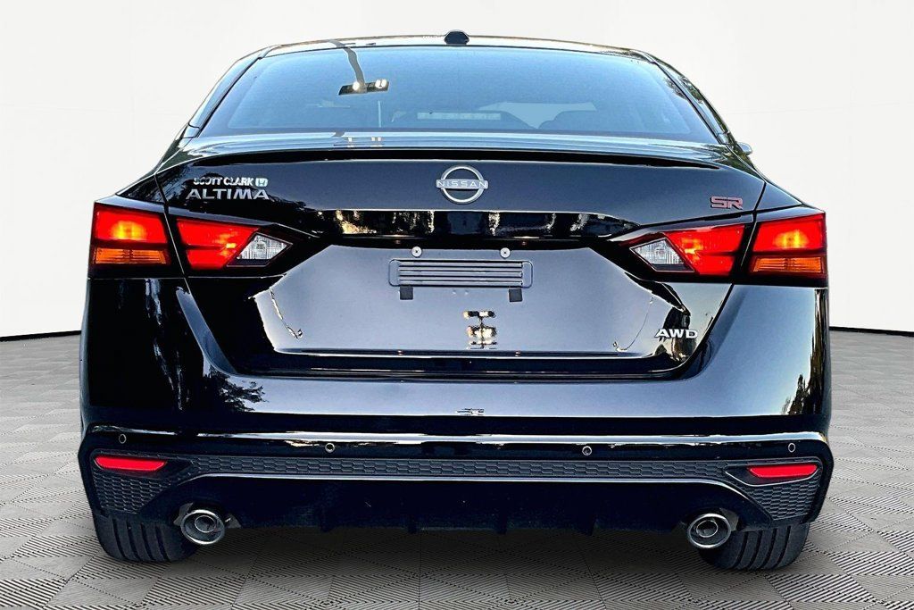 Used 2025 Nissan Altima 2.5 SR w/ SR Premium Package AWD/4WD image 7