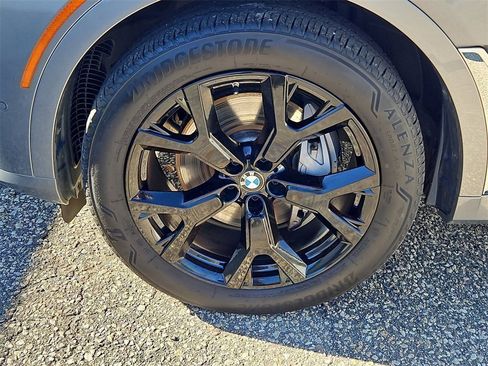 Used 2024 BMW X7 xDrive40i image 11