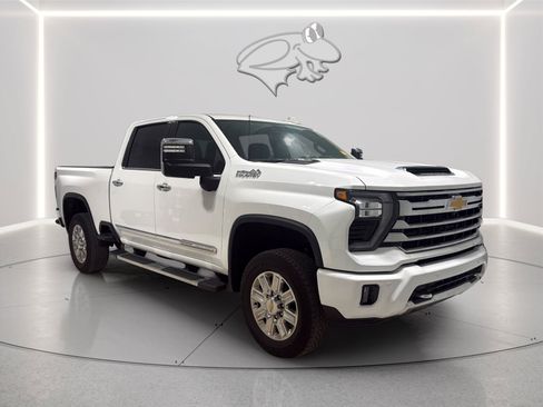 Used 2024 Chevrolet Silverado 2500 High Country w/ High Country Premium Package AWD/4WD image 8