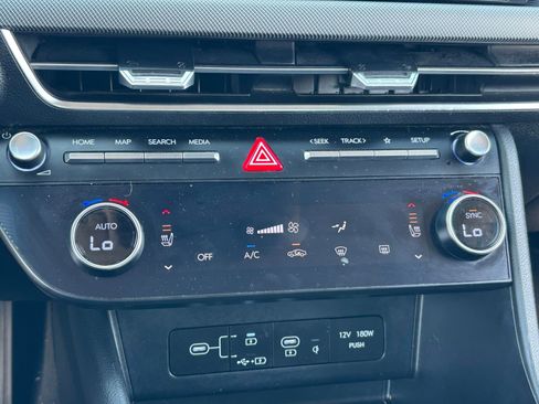 Certified 2024 Hyundai Sonata SEL w/ Convenience Package FWD image 17