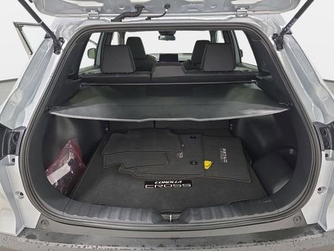 Certified 2024 Toyota Corolla Cross SE w/ Moonroof Package image 32