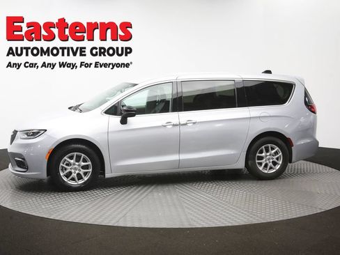 Used 2024 Chrysler Pacifica Touring-L FWD image 59