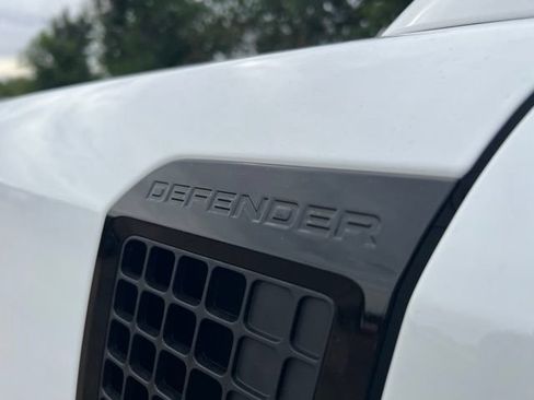 Used 2025 Land Rover Defender 110 X-Dynamic SE AWD/4WD image 14