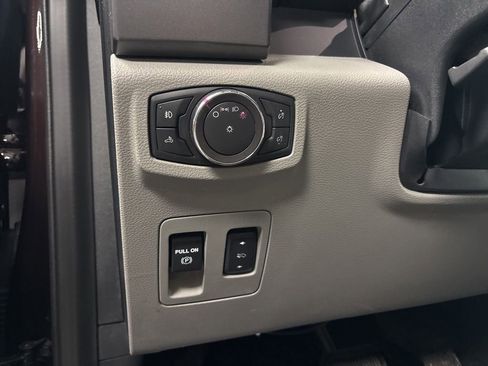 Used 2019 Ford F150 XLT w/ Equipment Group 302A Luxury AWD/4WD image 18