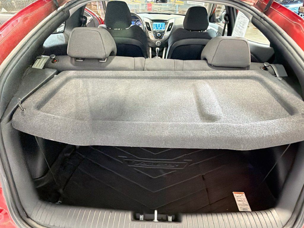 Used 2016 Hyundai Veloster FWD image 15