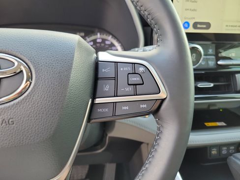 Used 2023 Toyota Highlander XLE FWD image 20