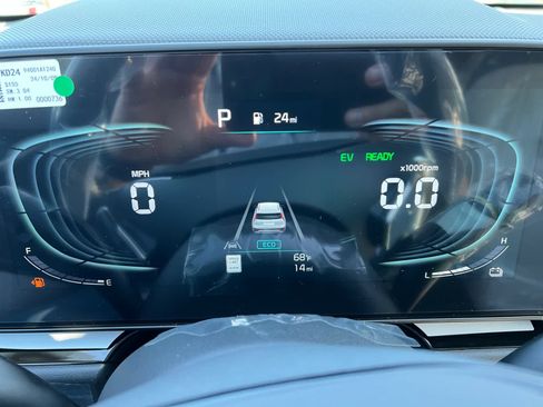 New 2025 Kia Niro EX Touring image 23