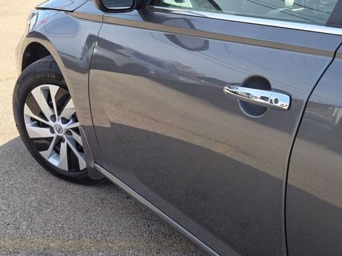 Used 2025 Nissan Altima 2.5 S FWD image 14