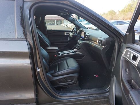 Used 2020 Ford Explorer XLT w/ Equipment Group 202A image 17