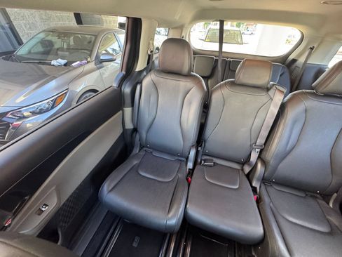 Used 2026 Kia Carnival FWD image 42