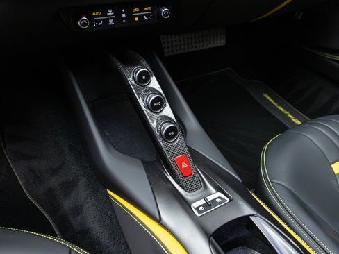 Used 2020 Ferrari 812 Superfast RWD image 6