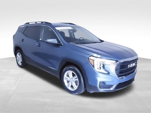 Used 2024 GMC Terrain SLE w/ Driver Convenience Package FWD image 2
