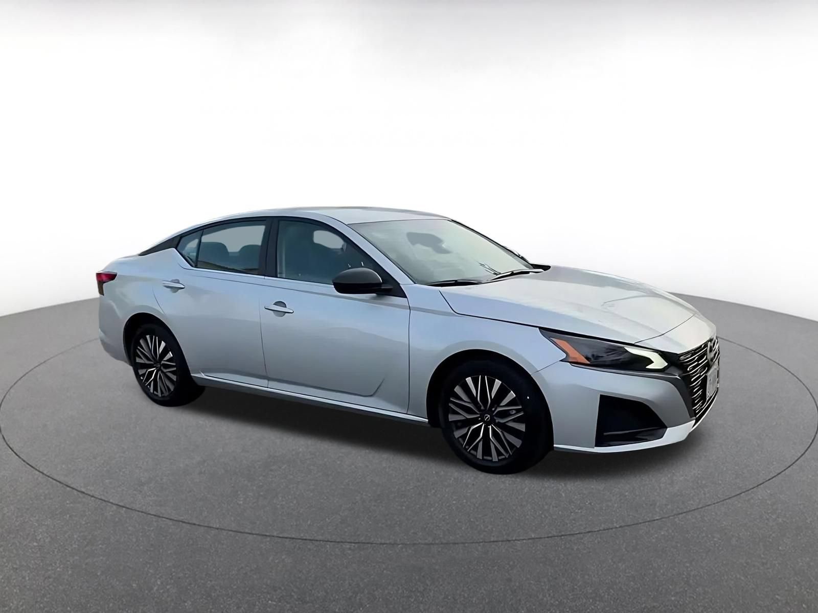 Used 2026 Nissan Altima 2.5 SV FWD image 2