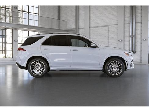 Used 2021 Mercedes-Benz GLE 450 4MATIC image 2