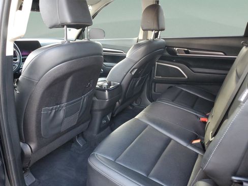 Used 2023 Kia Telluride LX image 7