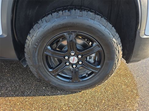 Used 2023 GMC Acadia AT4 image 39