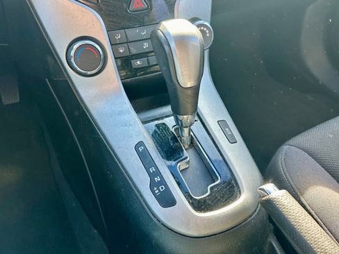 Used 2013 Chevrolet Cruze LT image 25