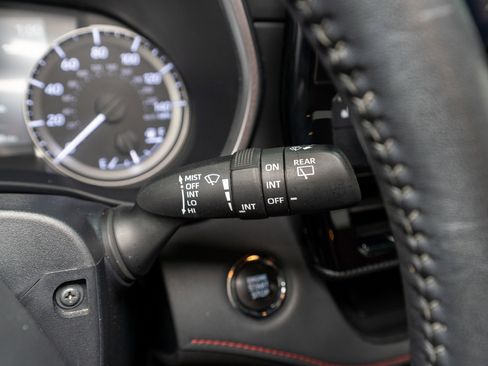 Used 2023 Toyota Highlander XSE image 28