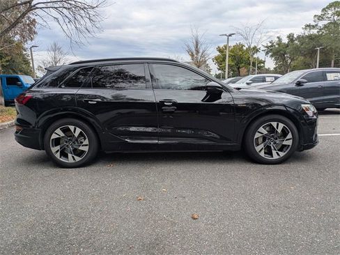 Used 2022 Audi e-tron Premium w/ Convenience Plus Package image 13