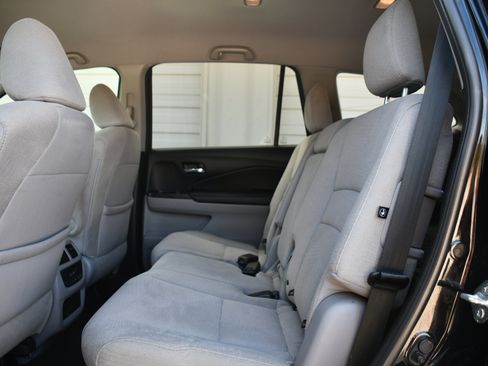 Used 2017 Honda Pilot EX image 14