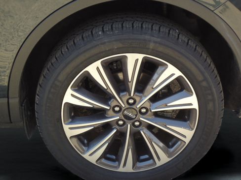 Used 2021 Lincoln Corsair Reserve w/ Equipment Group 201A image 9